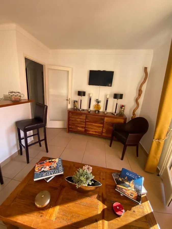 Appartement Charmant 2 Pièces Vue sur Mer et MONTE-CARLO à ROQUEBRUNE CAP MARTIN