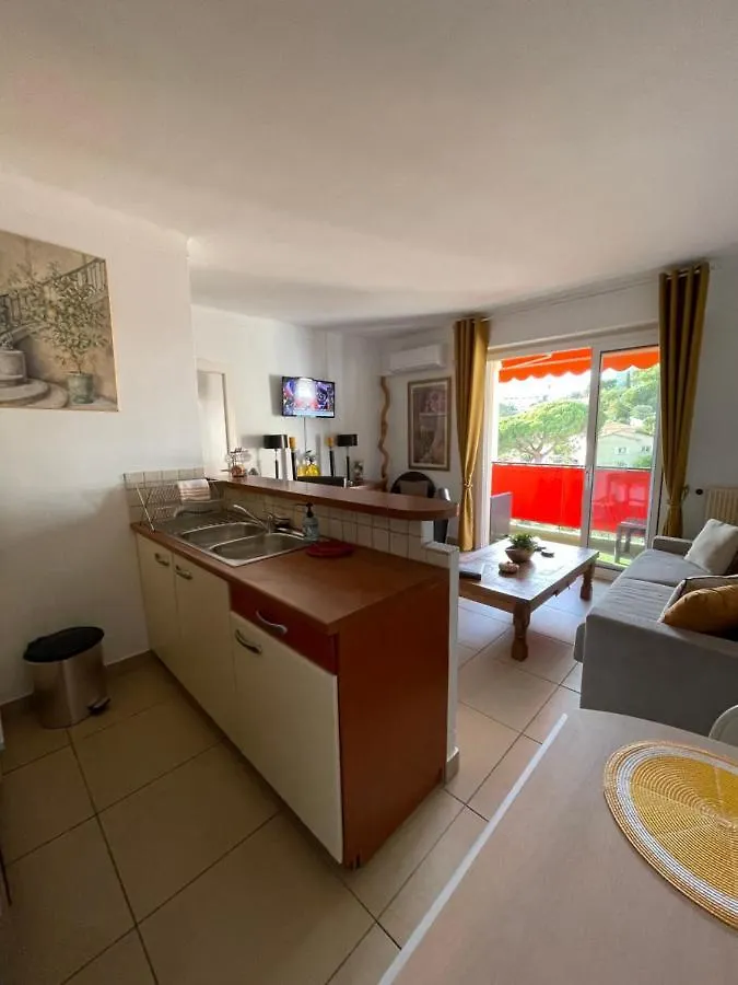 Appartement Charmant 2 Pièces Vue sur Mer et MONTE-CARLO à ROQUEBRUNE CAP MARTIN France